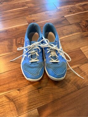 Women's size 8 ASICS volleyball shoes blue and white